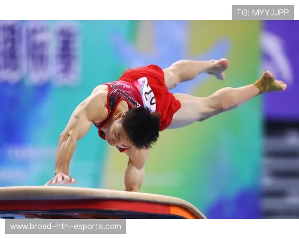 体操跳马起跳爆发惊人，落地稳如泰山