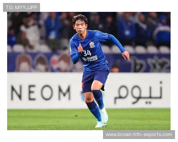 刘诚宇接陶强龙传中,反越位成功推射得分 刘诚宇接陶强龙传中,反越位成功推射得分